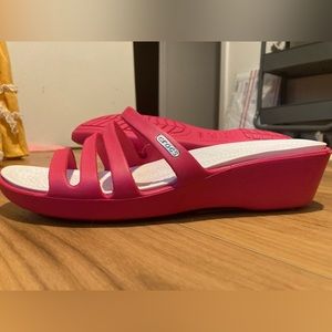 Crocs Rhonda Wedge sandle women’s 9